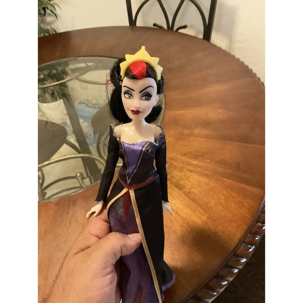 Disney Villains Snow White's Evil Queen 11